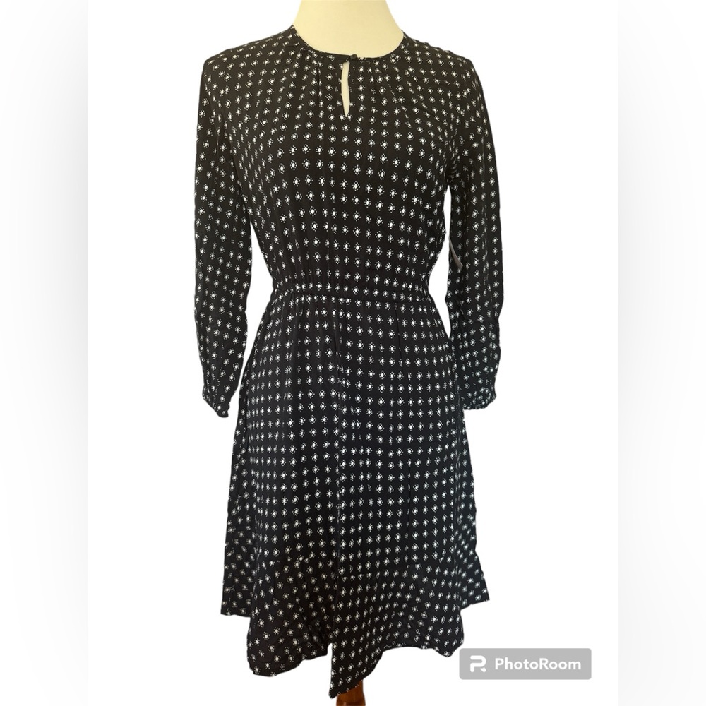 Old Navy NWT Waist-Defined Keyhole Dress, XS, Ruffle Bottom, Elastic Wrist